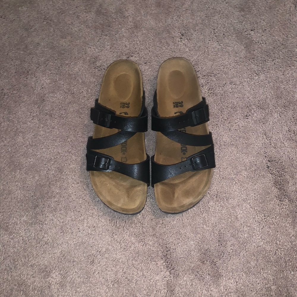 Black strappy Birkenstocks— Salina style